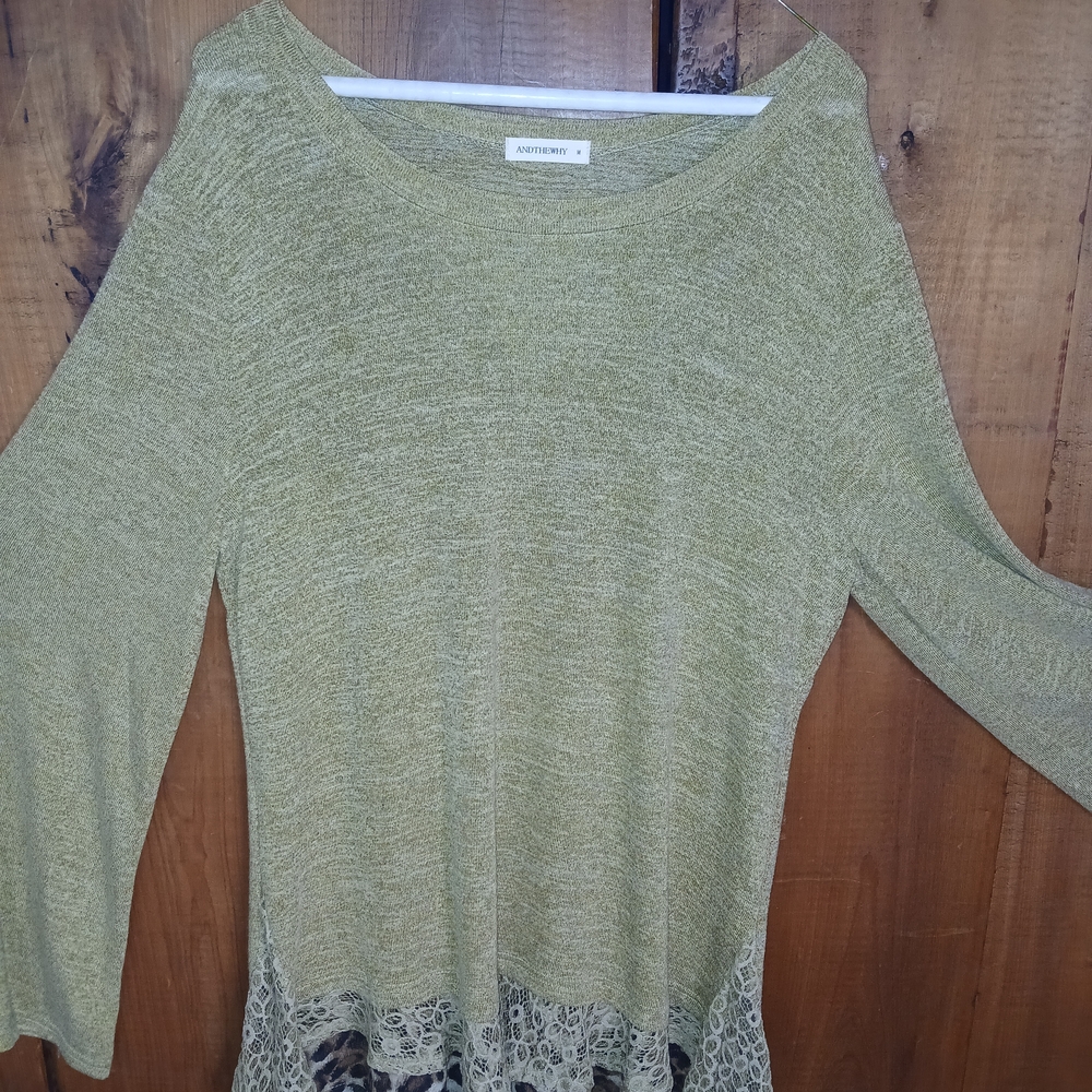 Beige Knit Top with Lace And Leopard Hem